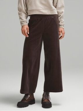 Women’s Lululemon Scuba Mid-Rise Wide-Leg Crop Velvet Cord
